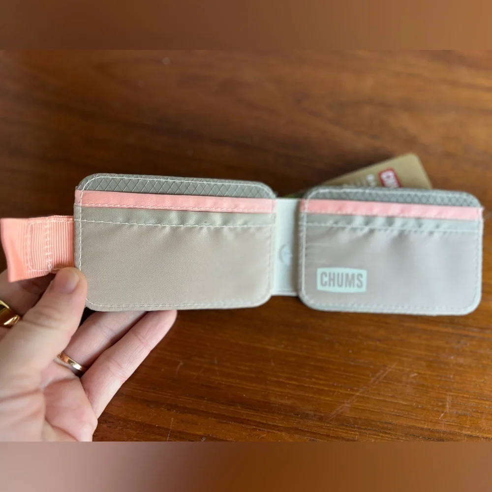 CHUMS Bandit Bi-Fold RFID Wallet | Slim Nylon EDC | New with Tags pink gray